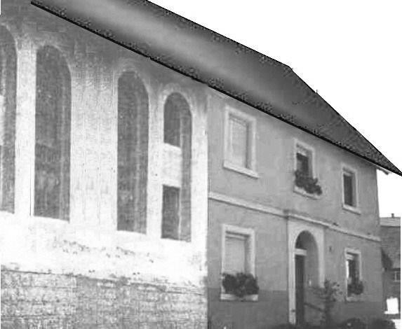  Die Synagoge und die jüdische Schule mit dem Eingang, der nur über die Schule erfolgte - das Bild wird mit Klick vergrößert 