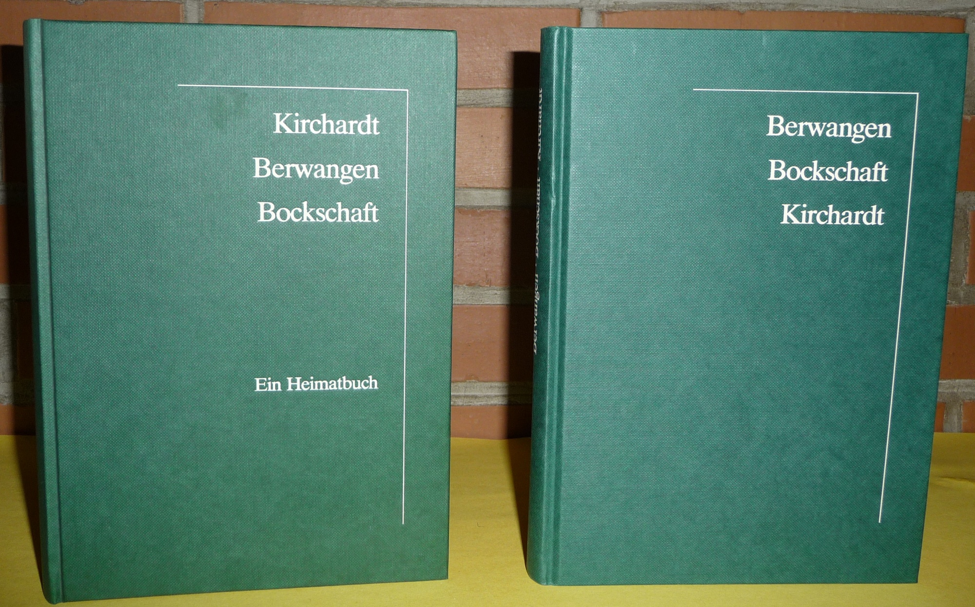  Heimatbuch Kirchardt-Berwangen-Bockschaft und Heimatbuch Berwangen-Bockschaft-Kirchardt. Beide Bücher mit grünem Einband. - Das Bild wird mit Klick vergrößert. 